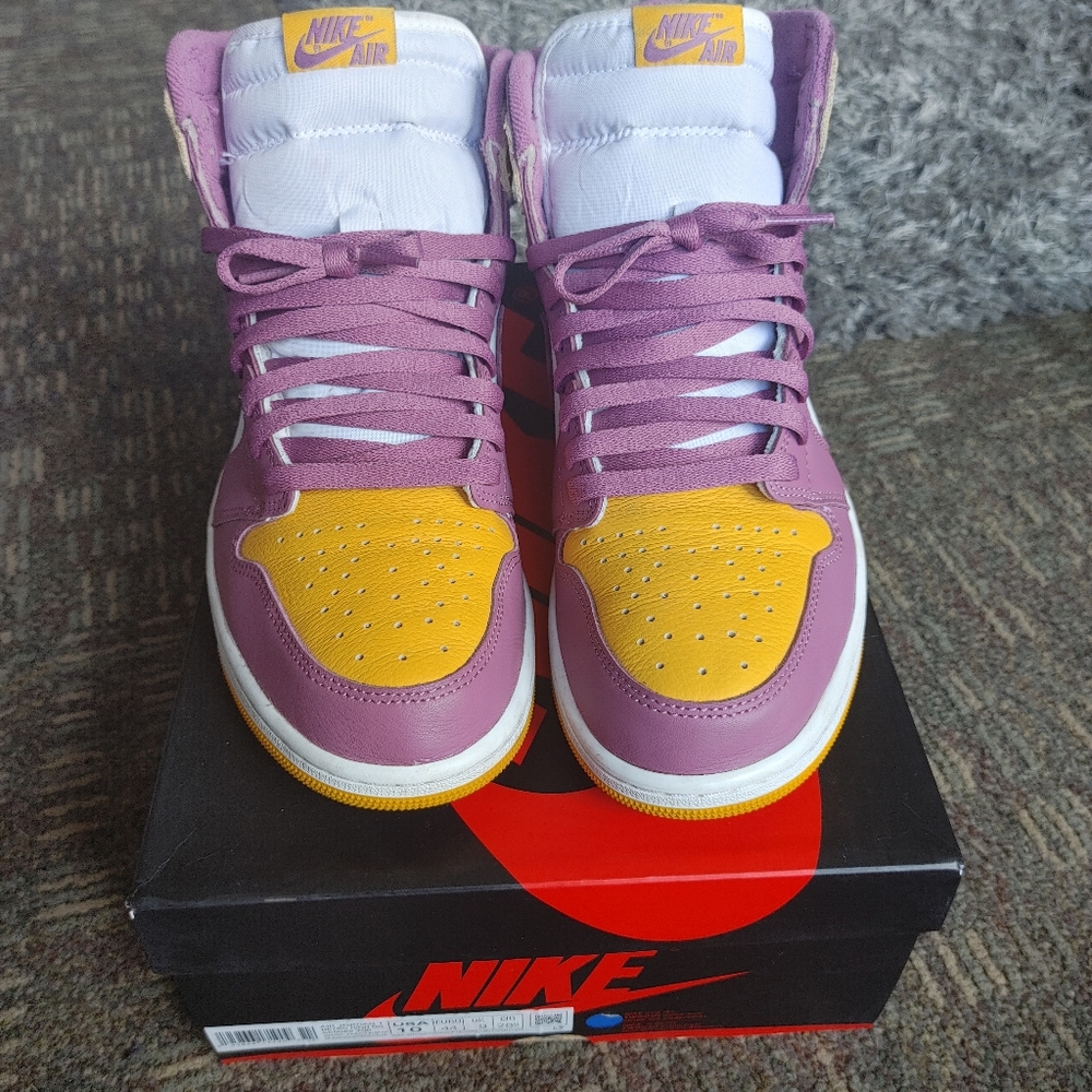 Jordan 1 High OG Brotherhood (GS) - Picture 2 of 8